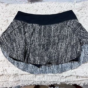 lululemon black and white skirt